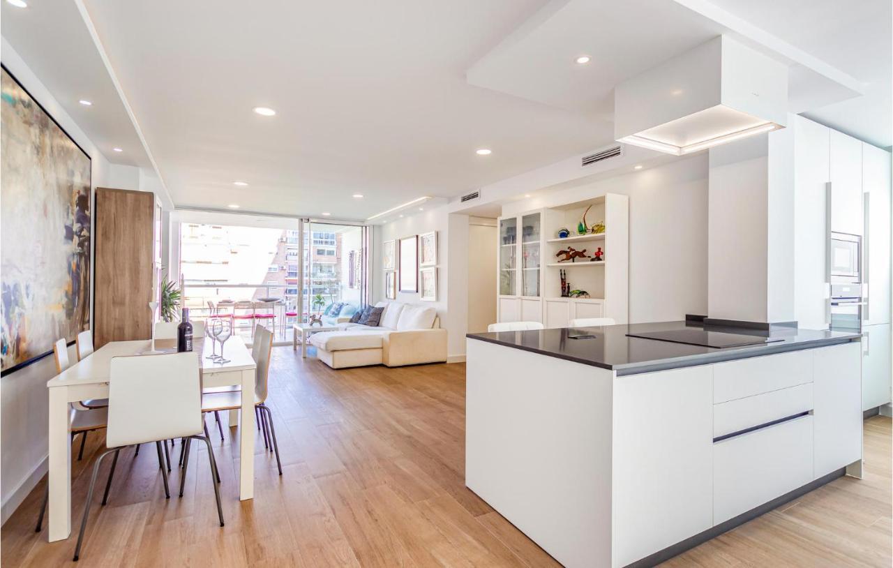 3 Bedroom Beautiful In Appartamento Málaga